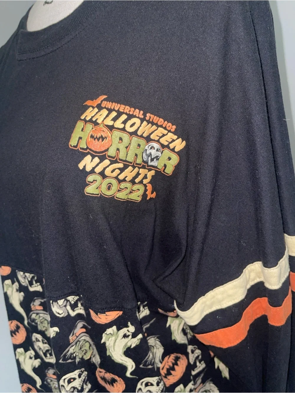 Universal Studios Halloween Horror Nights 2022 Varsity Tee Size Large